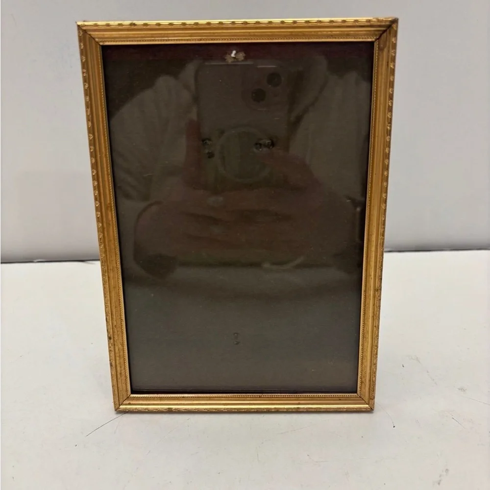 7” x 5” golden color picture frame